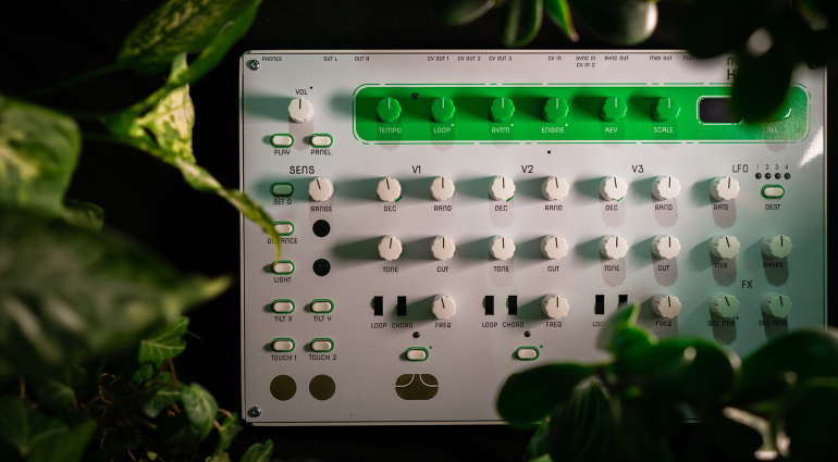 Nyström Hum 2: Experimental Synth with Touch Pads & Sensors